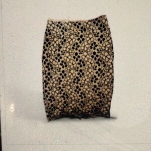 Eva Franco Black and Cream Floral Lace Pencil Skirt